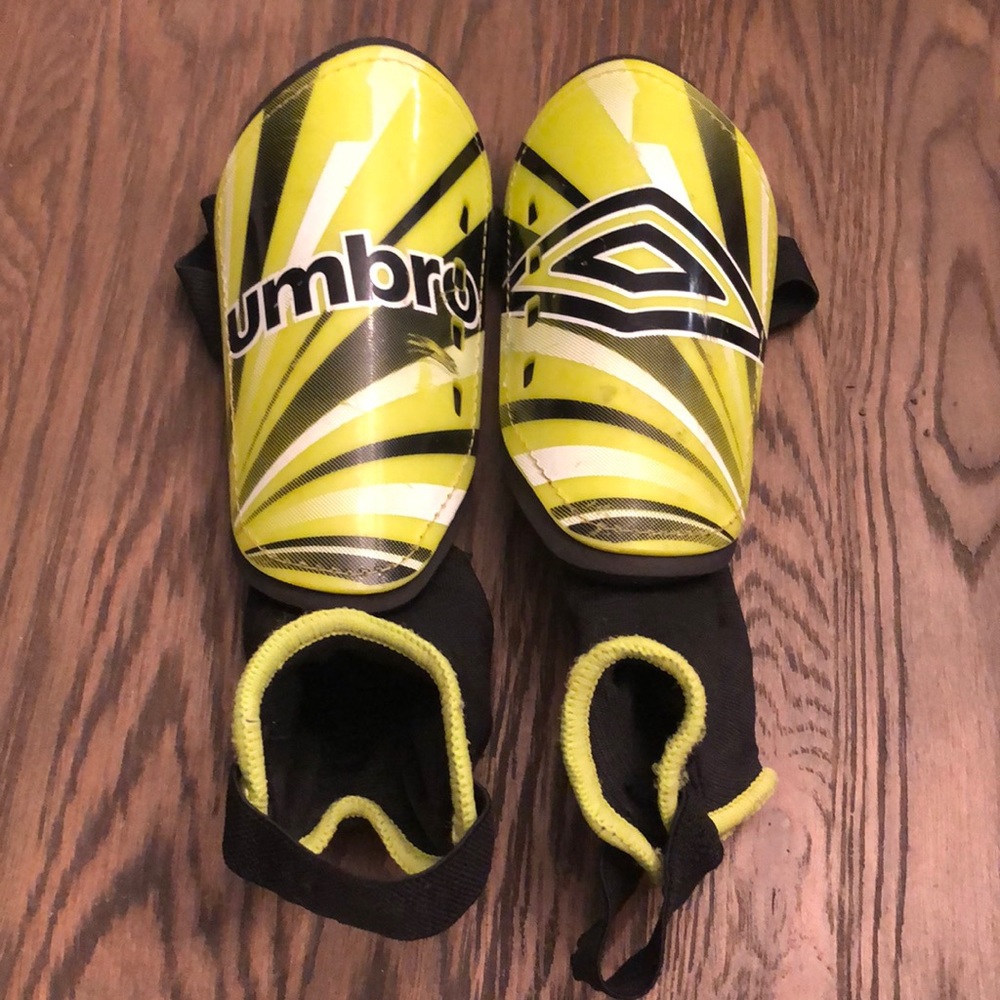 Umbro Kids Soccer Shinguards - size youth